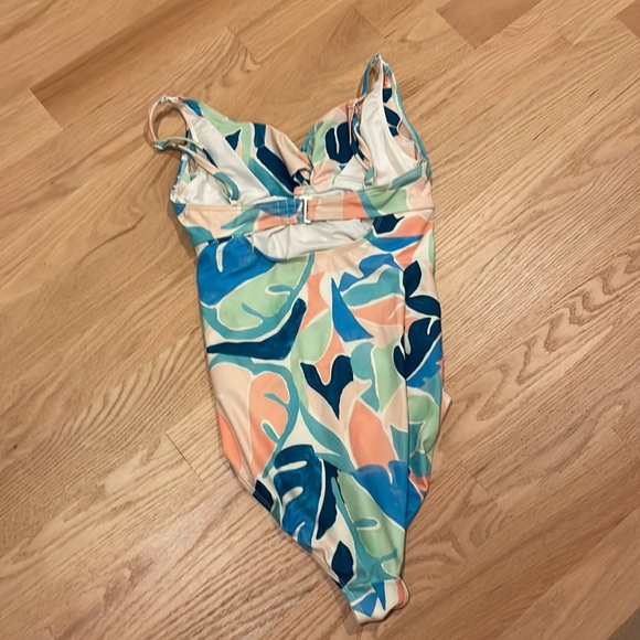 Old Navy Maternity Matching Twist-Front Cutout Nursing Swimsuit, S - Picture 2 of 4